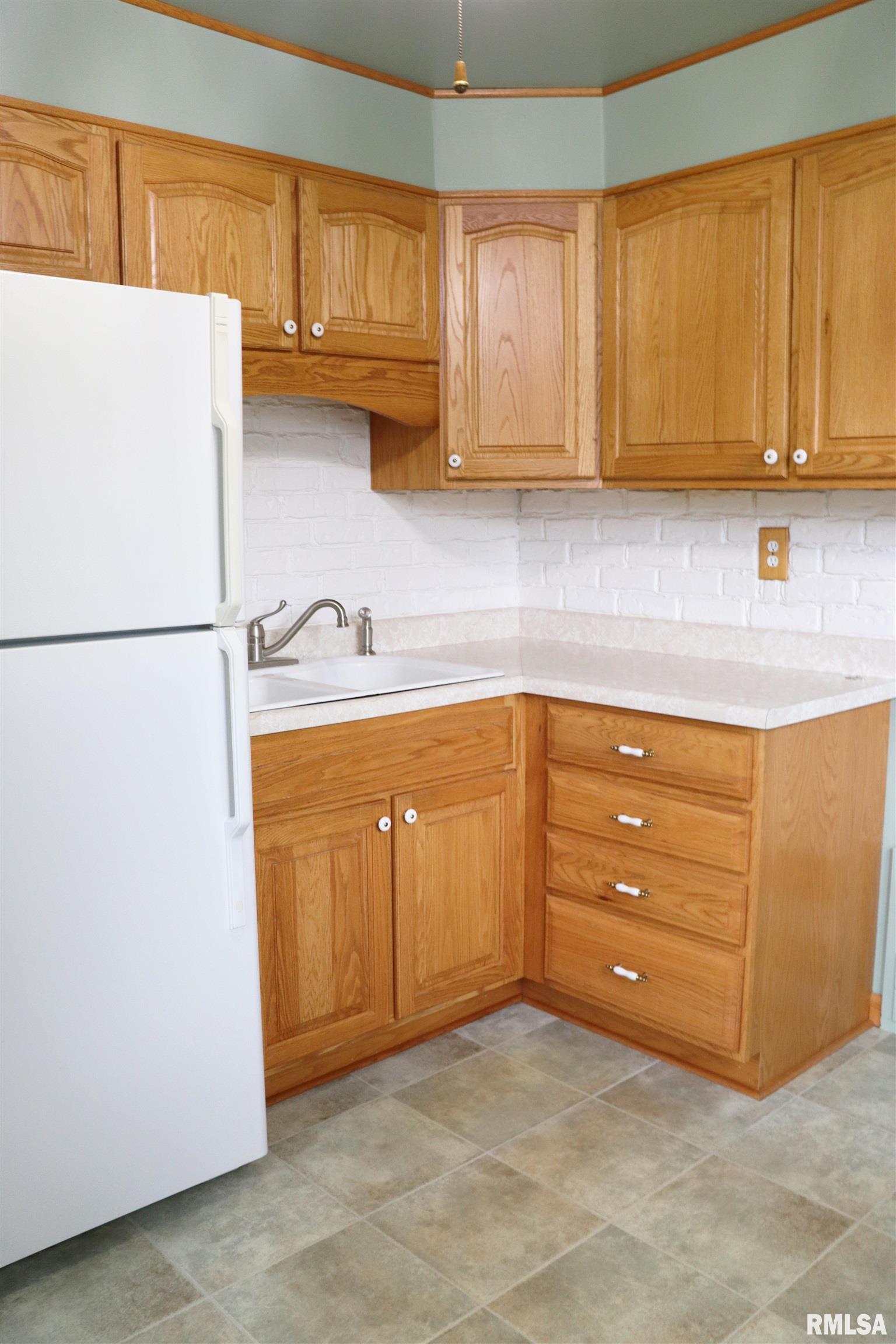 1008 McMullen Road Bartonville, IL 61607 - Photo 9 of 36 Gallery Image 9