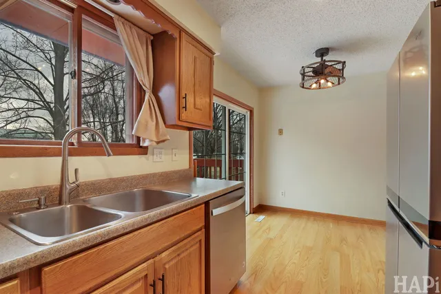 $225,000 | 1001 Greglynn Street, Machesney Park, IL 61115