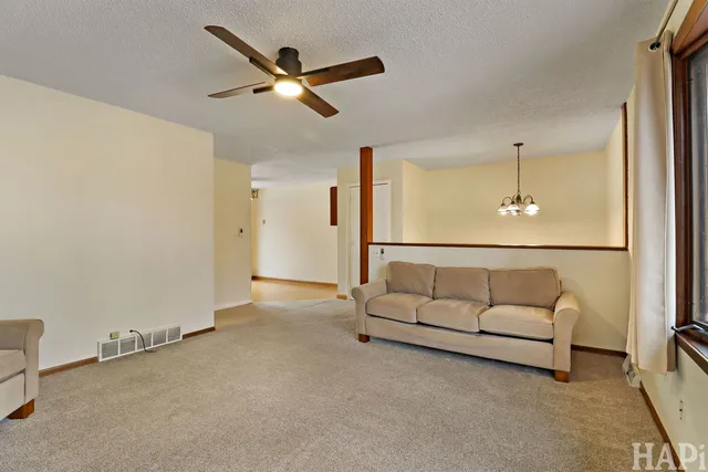 $225,000 | 1001 Greglynn Street, Machesney Park, IL 61115