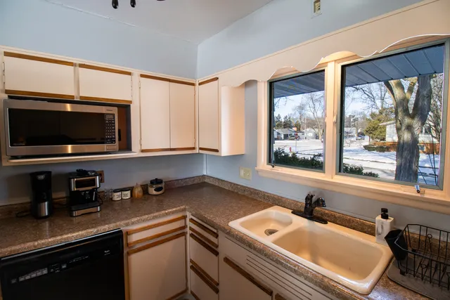 $290,000 | 100 Warren Place, DeKalb, IL 60115