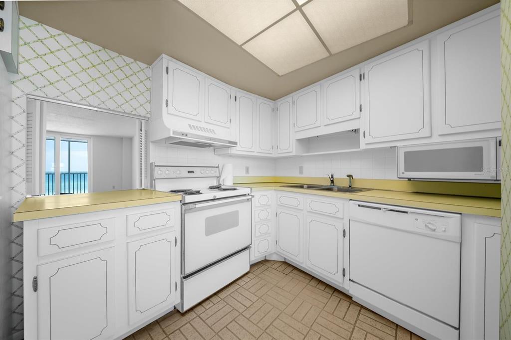 6300 Midnight Pass Road, Unit 403 Sarasota, FL 34242 - Photo 5 of 49 Gallery Image 5