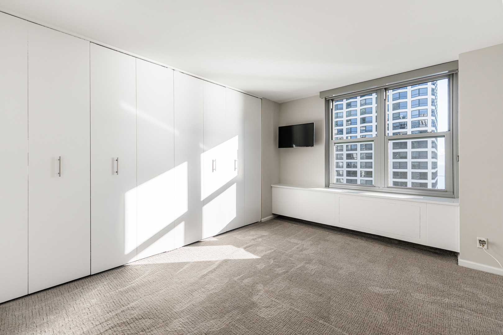 400 East Randolph Street, Unit 3629 Chicago, IL 60601 - Photo 15 of 36 an empty room with windows