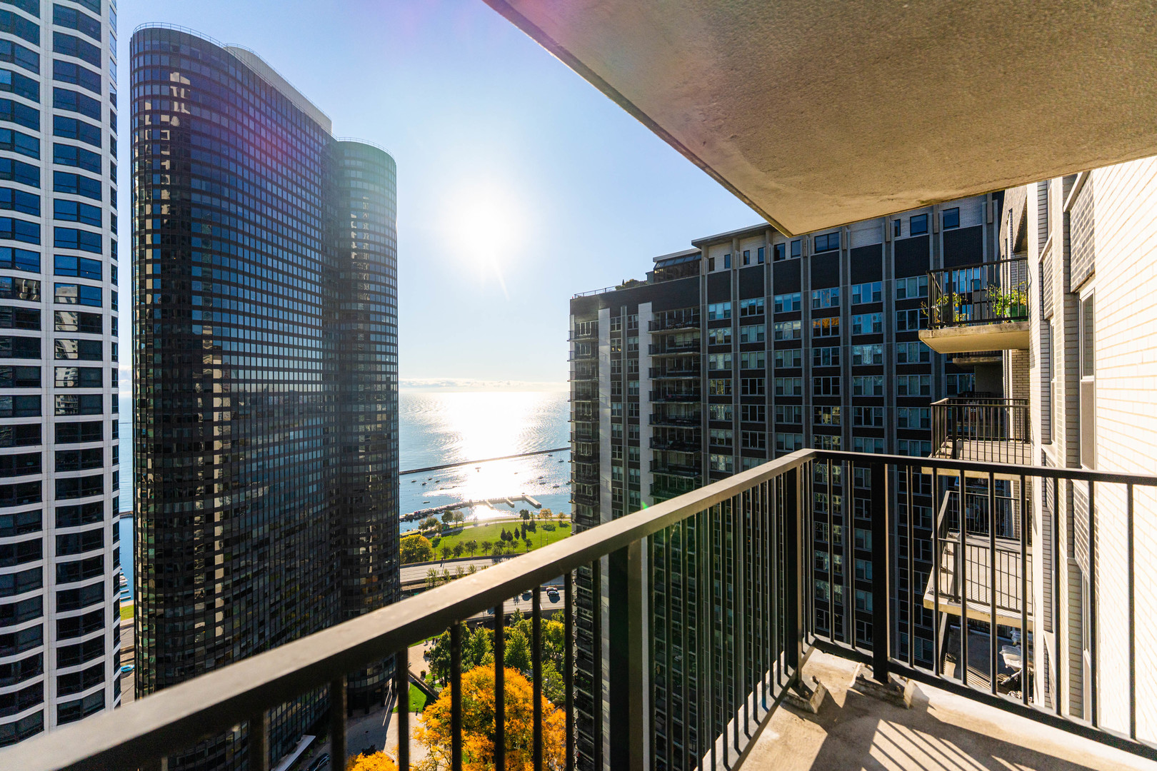 400 East Randolph Street, Unit 3629 Chicago, IL 60601 - Photo 10 of 36 a view of balcony with a red umbrella