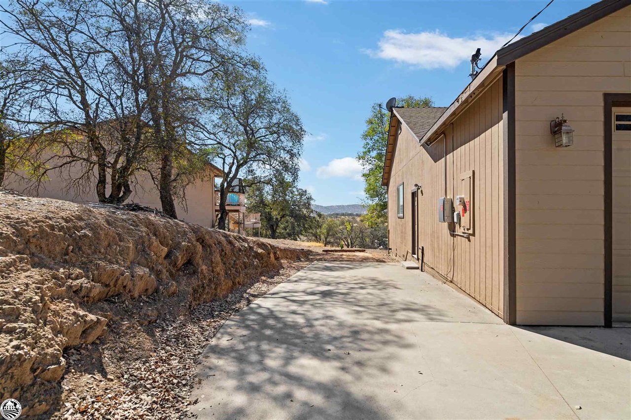 3102 Quail Hill Road Copperopolis, CA 95228 - Photo 50 of 60 a view of a house with a snow in the yard