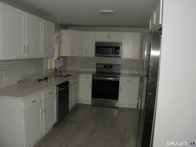 $280,000 | 20 Florida Drive, Montville, CT 06370