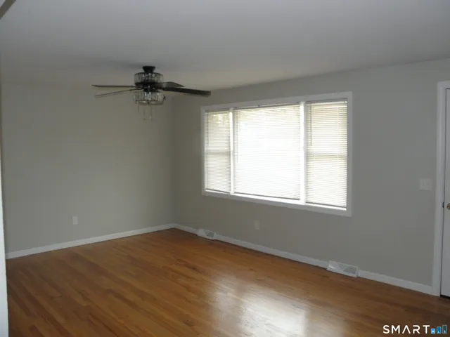 $280,000 | 20 Florida Drive, Montville, CT 06370