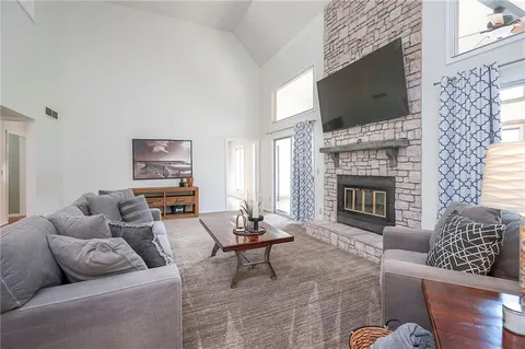 $500,000 | 10911 West 120th Terrace, Overland Park, KS 66213
