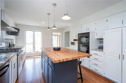 $500,000 | 10911 West 120th Terrace, Overland Park, KS 66213