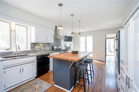 $500,000 | 10911 West 120th Terrace, Overland Park, KS 66213