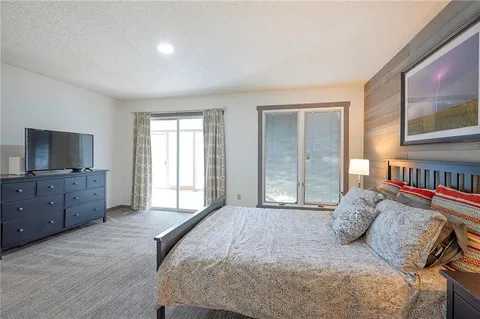 $500,000 | 10911 West 120th Terrace, Overland Park, KS 66213