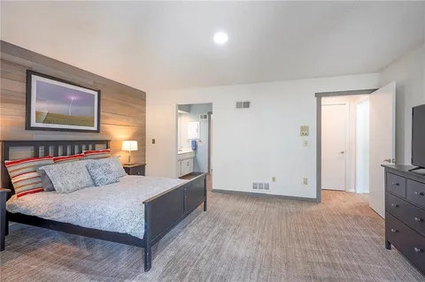 $500,000 | 10911 West 120th Terrace, Overland Park, KS 66213