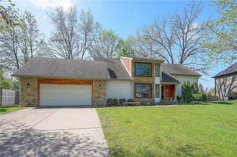 $500,000 | 10911 West 120th Terrace, Overland Park, KS 66213