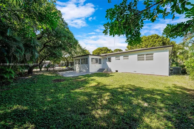 a view of a house with a backyard
