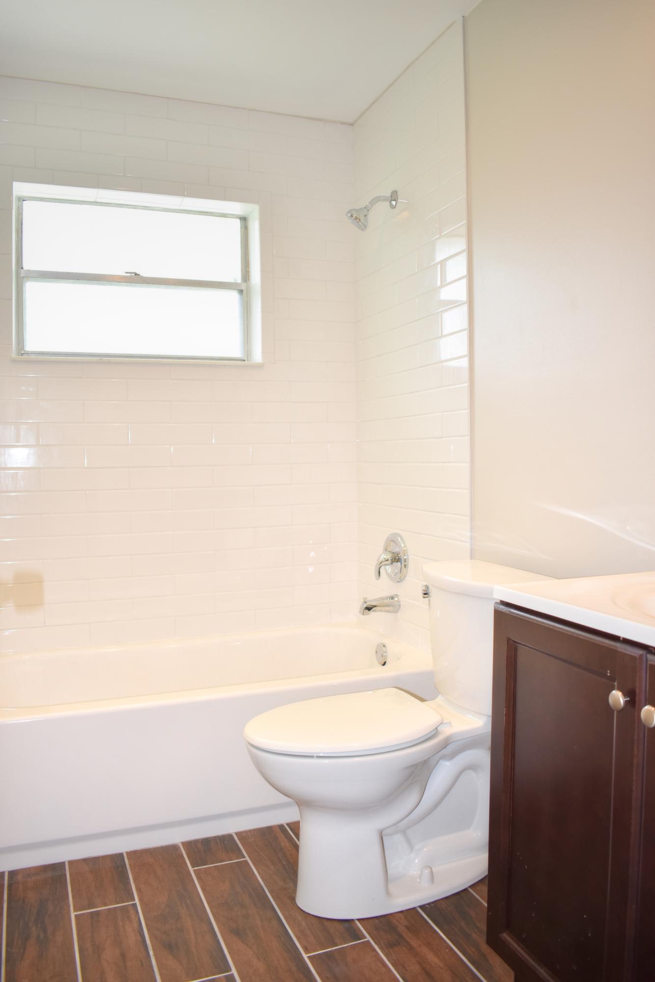 3698 Bahama Road Palm Beach Gardens, FL 33410 - Photo 12 of 25 guest bath