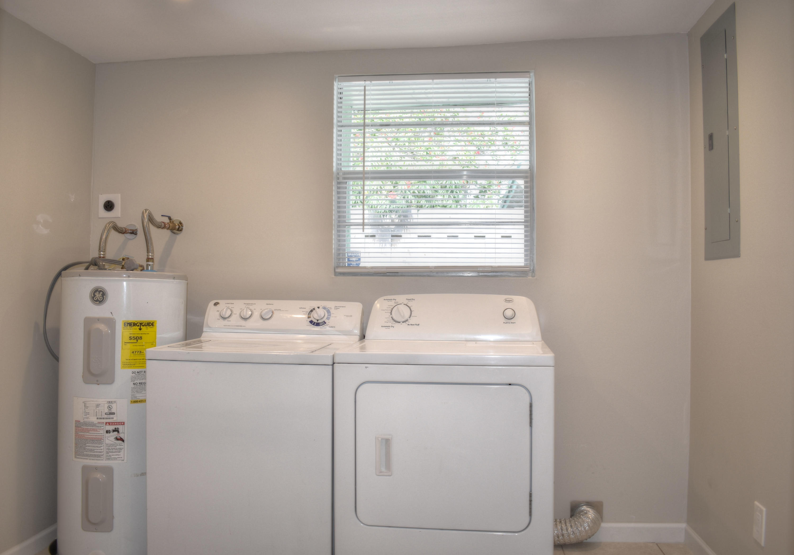 3698 Bahama Road Palm Beach Gardens, FL 33410 - Photo 14 of 25 laundry