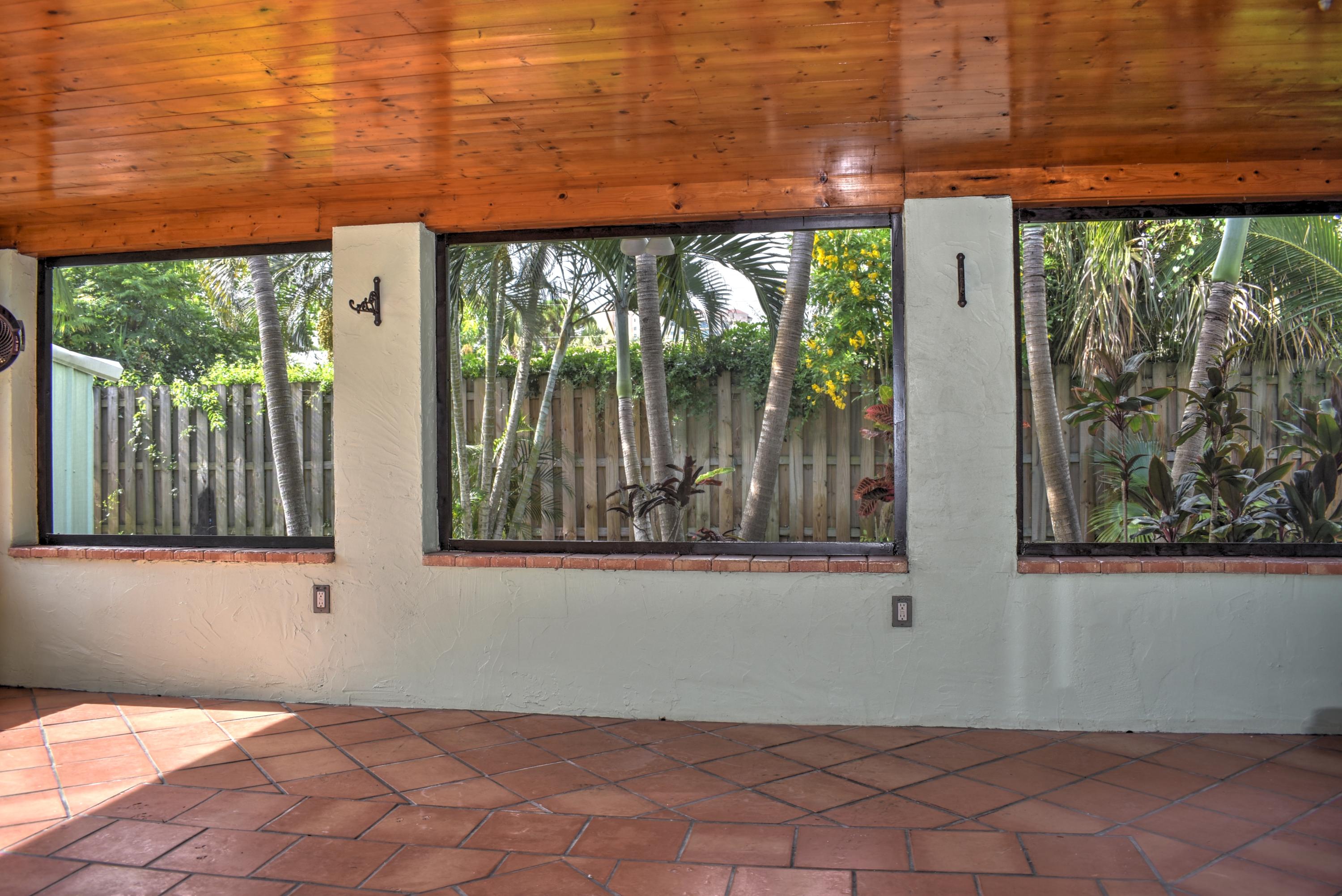 3698 Bahama Road Palm Beach Gardens, FL 33410 - Photo 15 of 25 patio