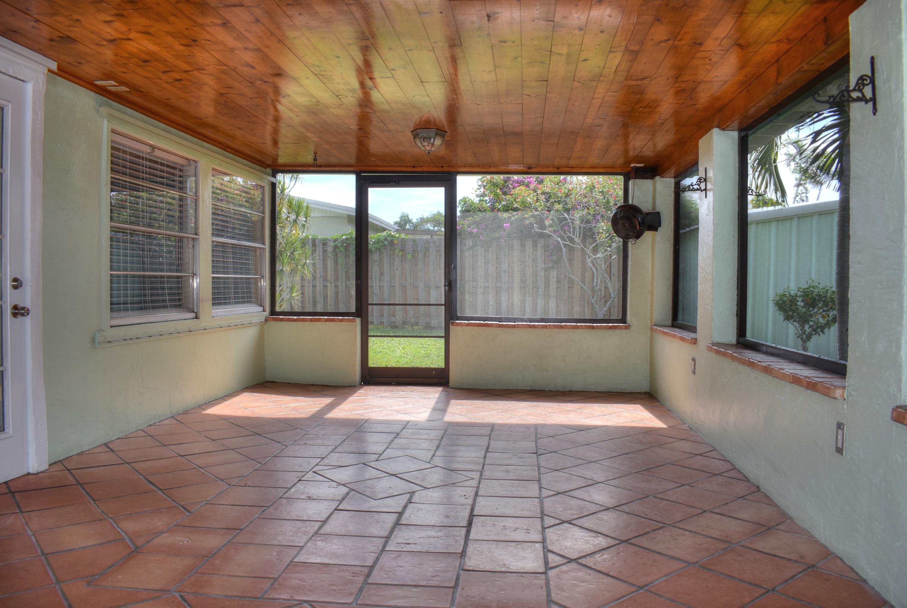 3698 Bahama Road Palm Beach Gardens, FL 33410 - Photo 16 of 25 patio