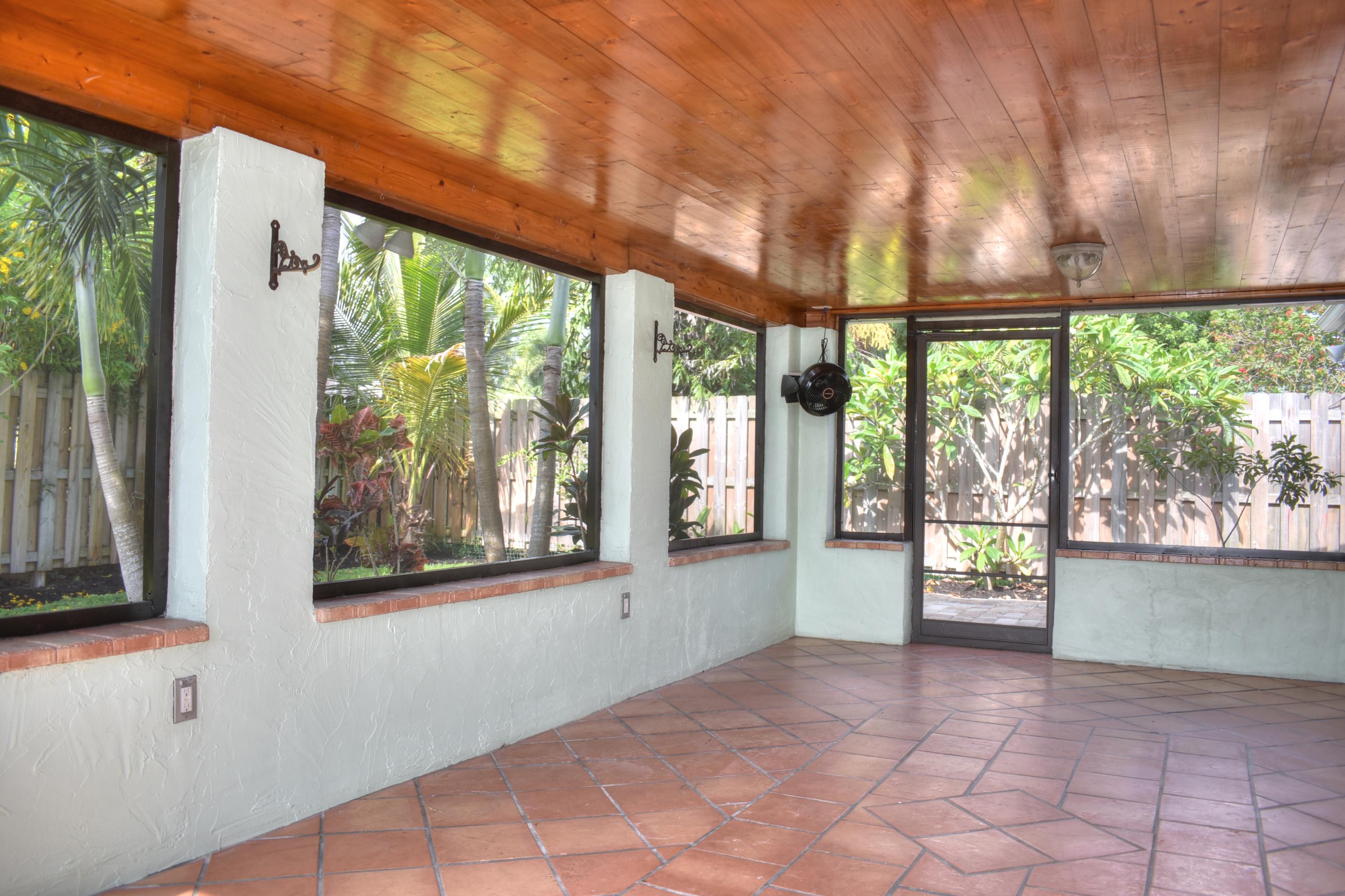 3698 Bahama Road Palm Beach Gardens, FL 33410 - Photo 17 of 25 patio