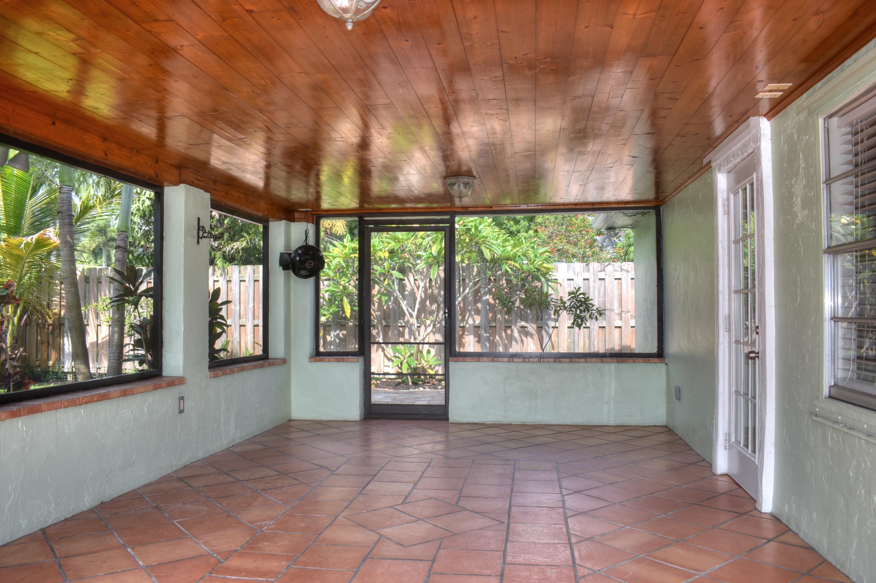 3698 Bahama Road Palm Beach Gardens, FL 33410 - Photo 18 of 25 patio