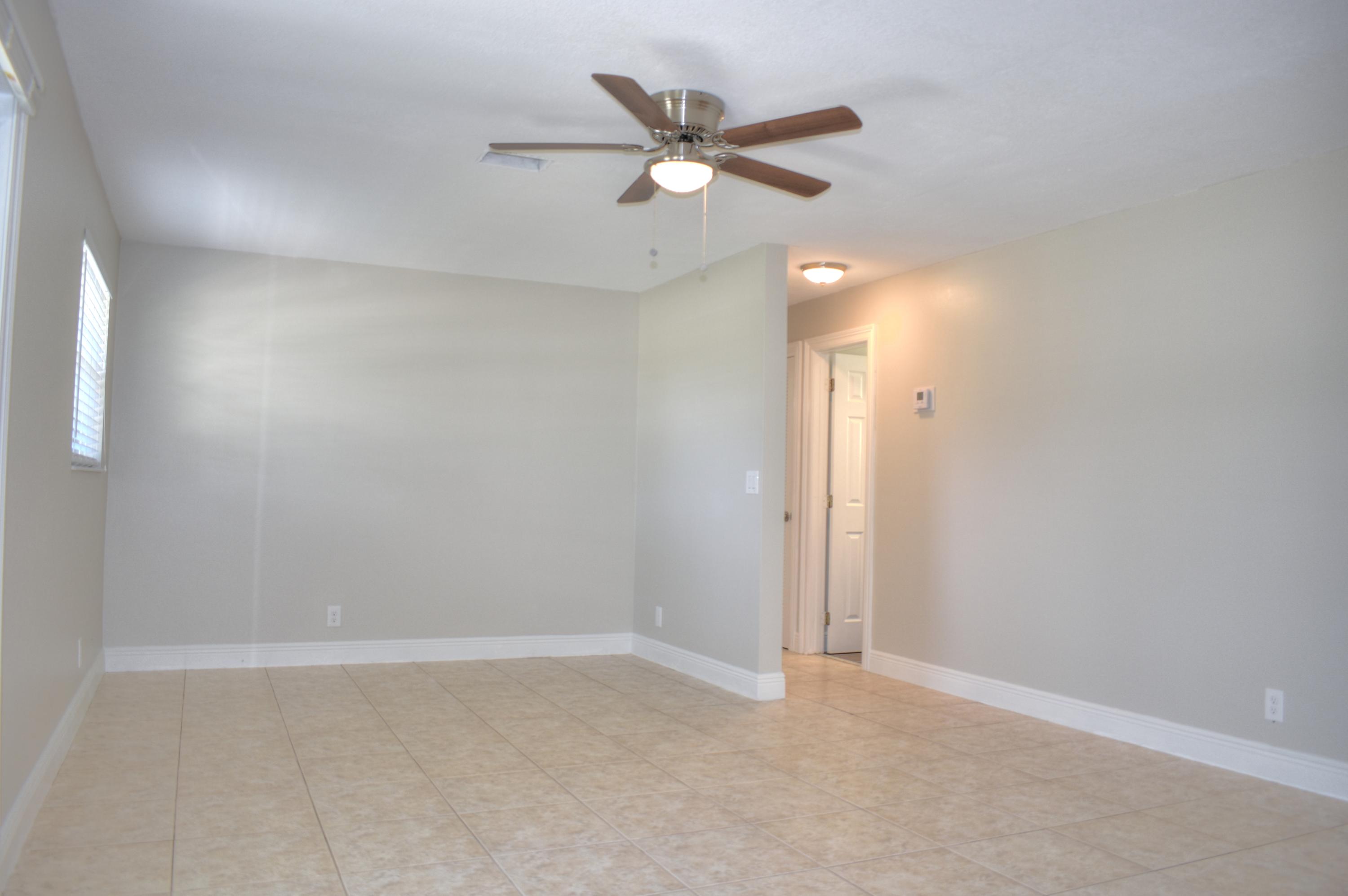 3698 Bahama Road Palm Beach Gardens, FL 33410 - Photo 2 of 25 Living room