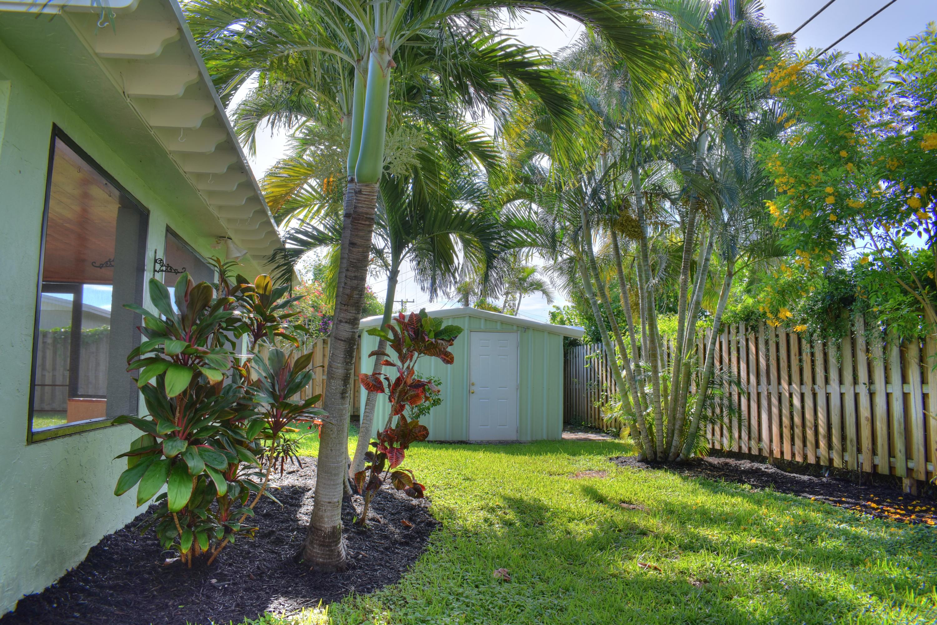 3698 Bahama Road Palm Beach Gardens, FL 33410 - Photo 23 of 25 yard to shed