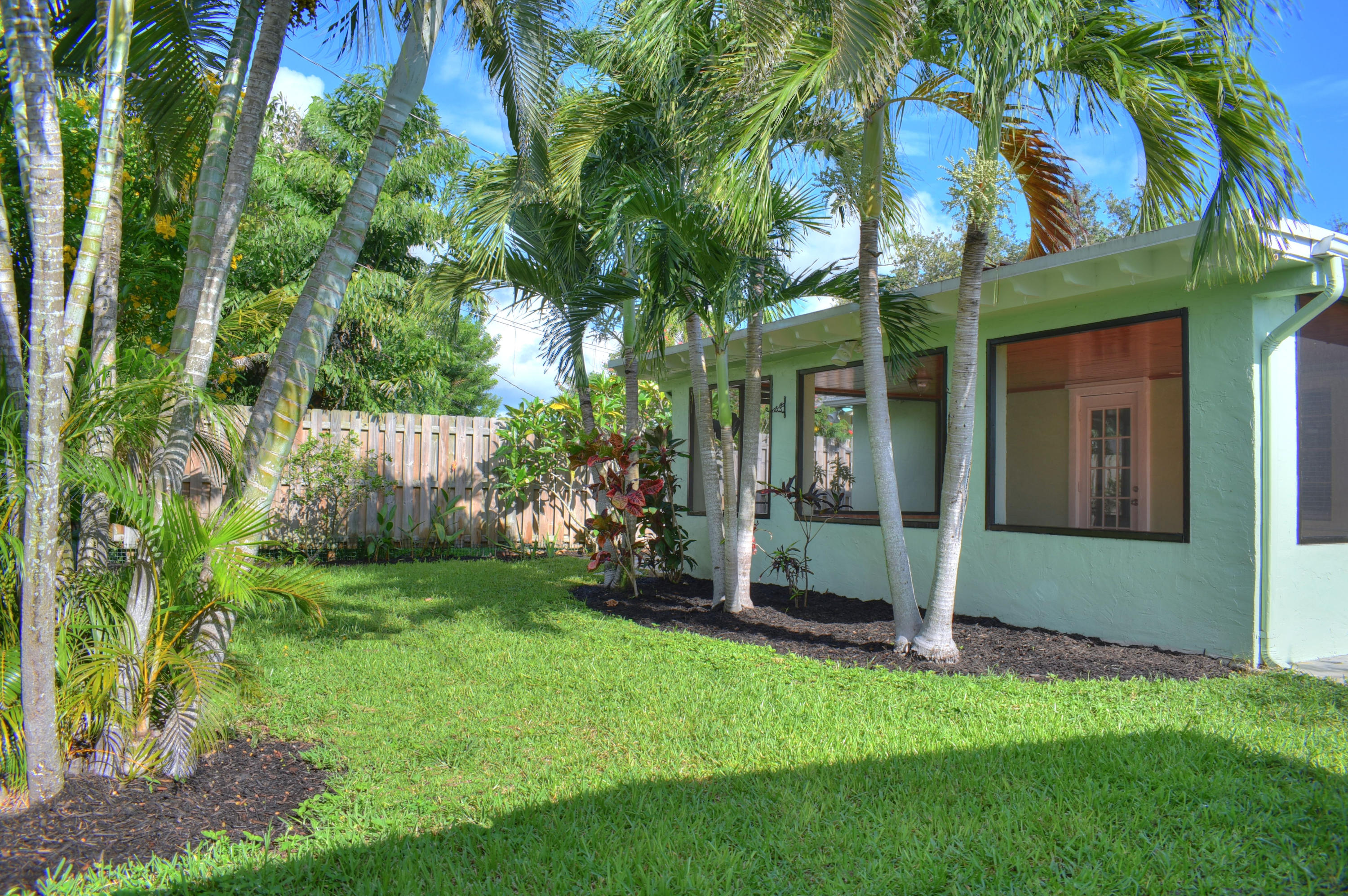 3698 Bahama Road Palm Beach Gardens, FL 33410 - Photo 24 of 25 yardrrr