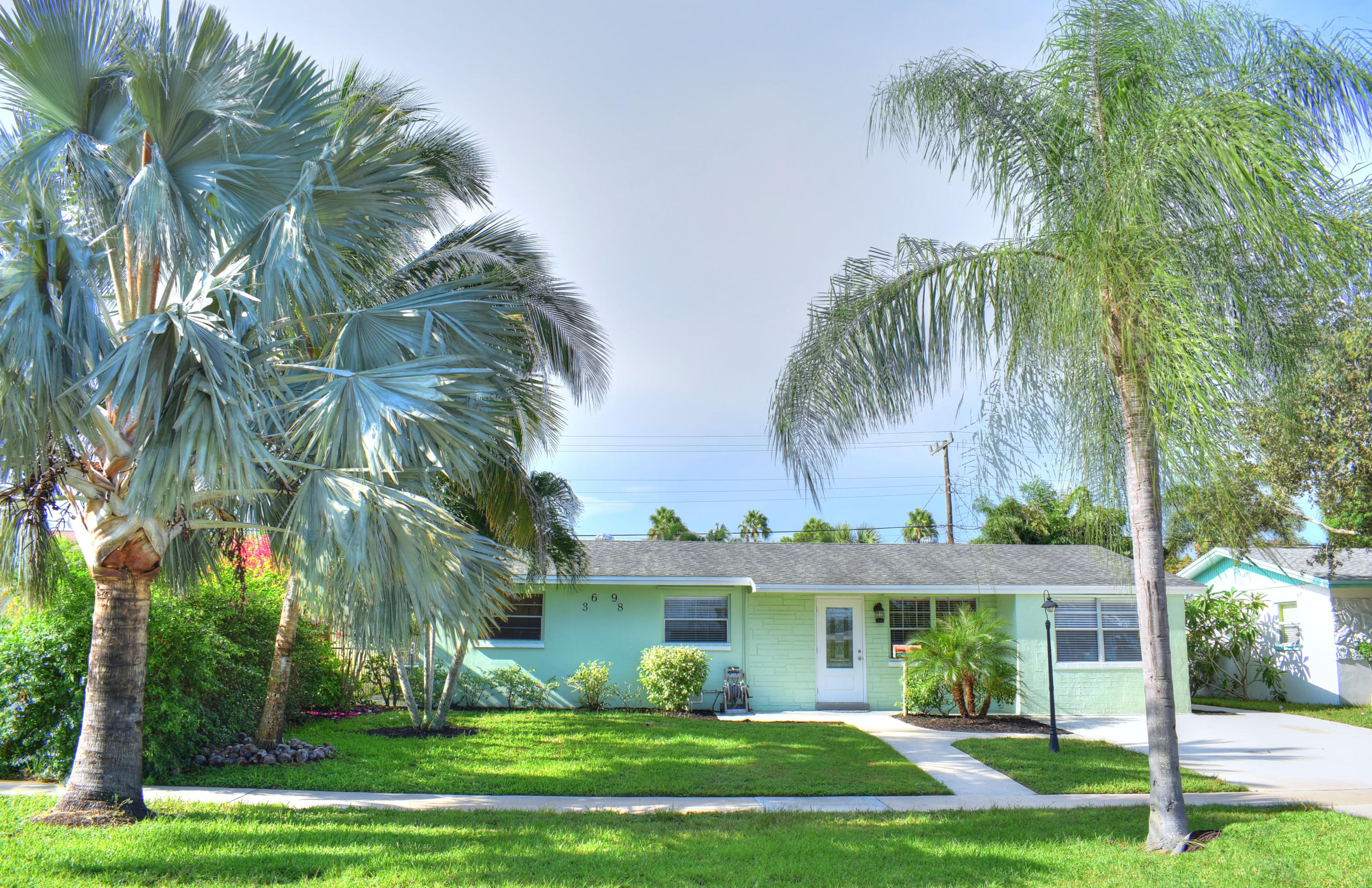 3698 Bahama Road Palm Beach Gardens, FL 33410 - Photo 25 of 25 Front