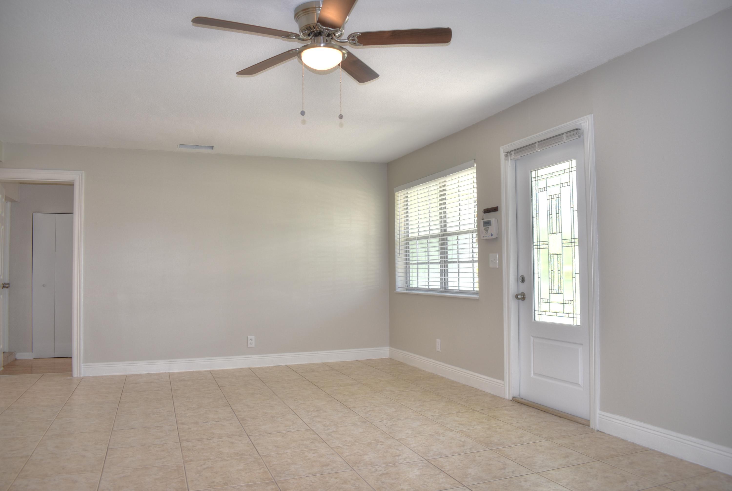 3698 Bahama Road Palm Beach Gardens, FL 33410 - Photo 3 of 25 Living