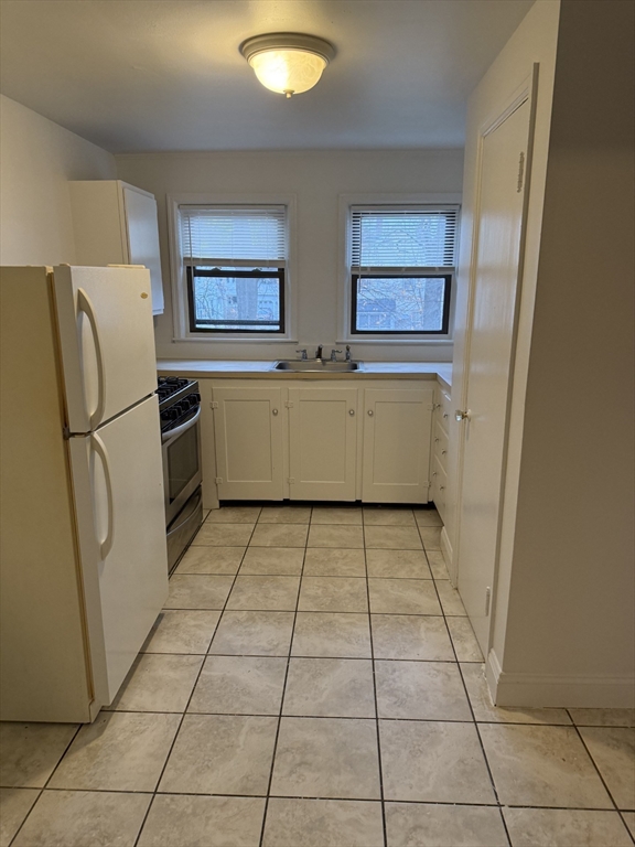 15 Weston Court, Unit 10 Braintree, MA 02184 - Photo 2 of 6