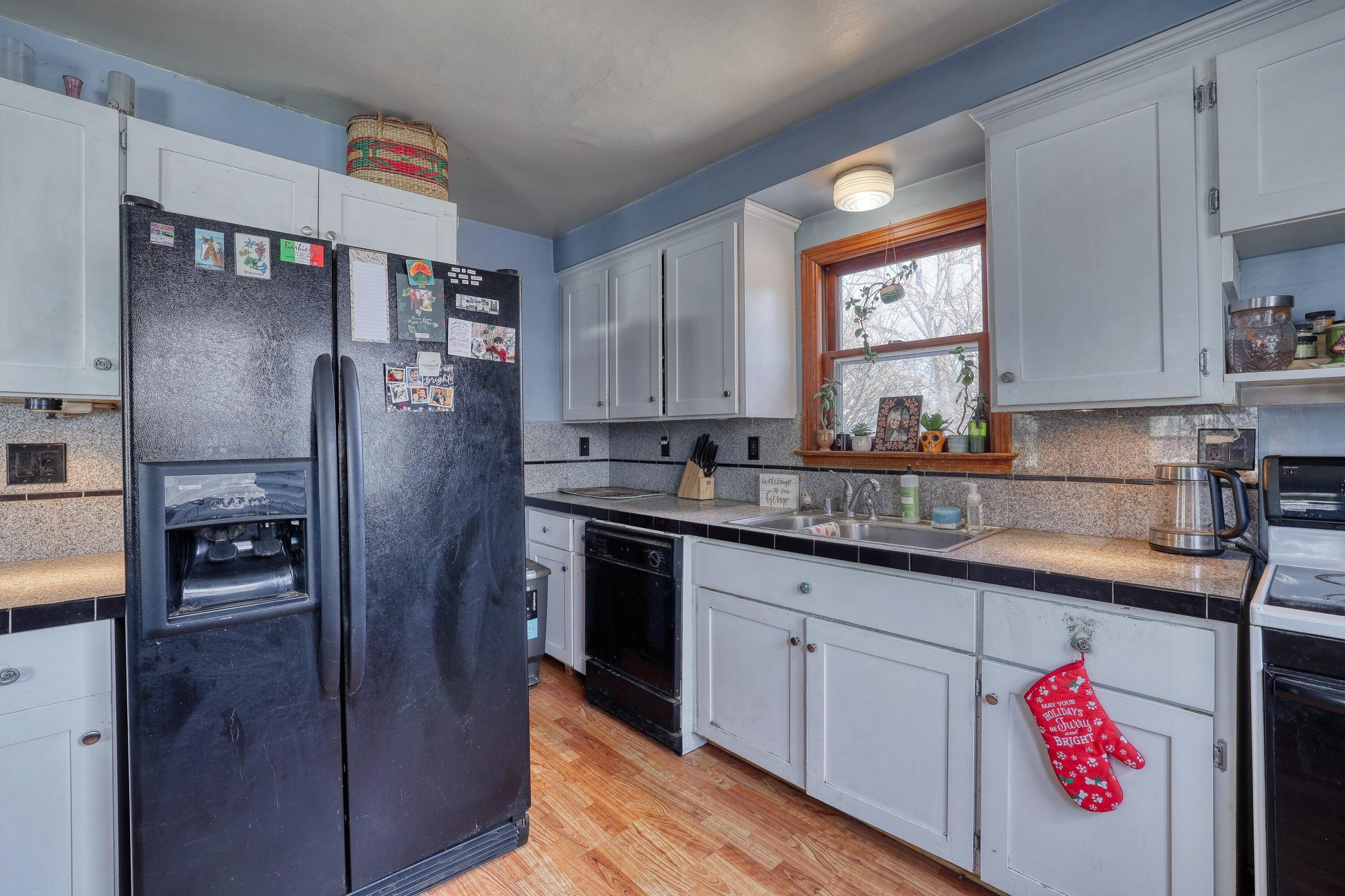 176 North 73rd Street Milwaukee, WI 53213 - Photo 7 of 27 5