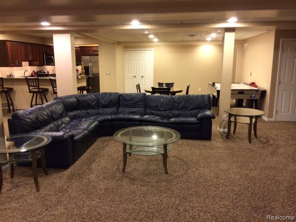 22250 Roxbury Drive Novi, MI 48374 - Photo 30 of 59 28.jpg
