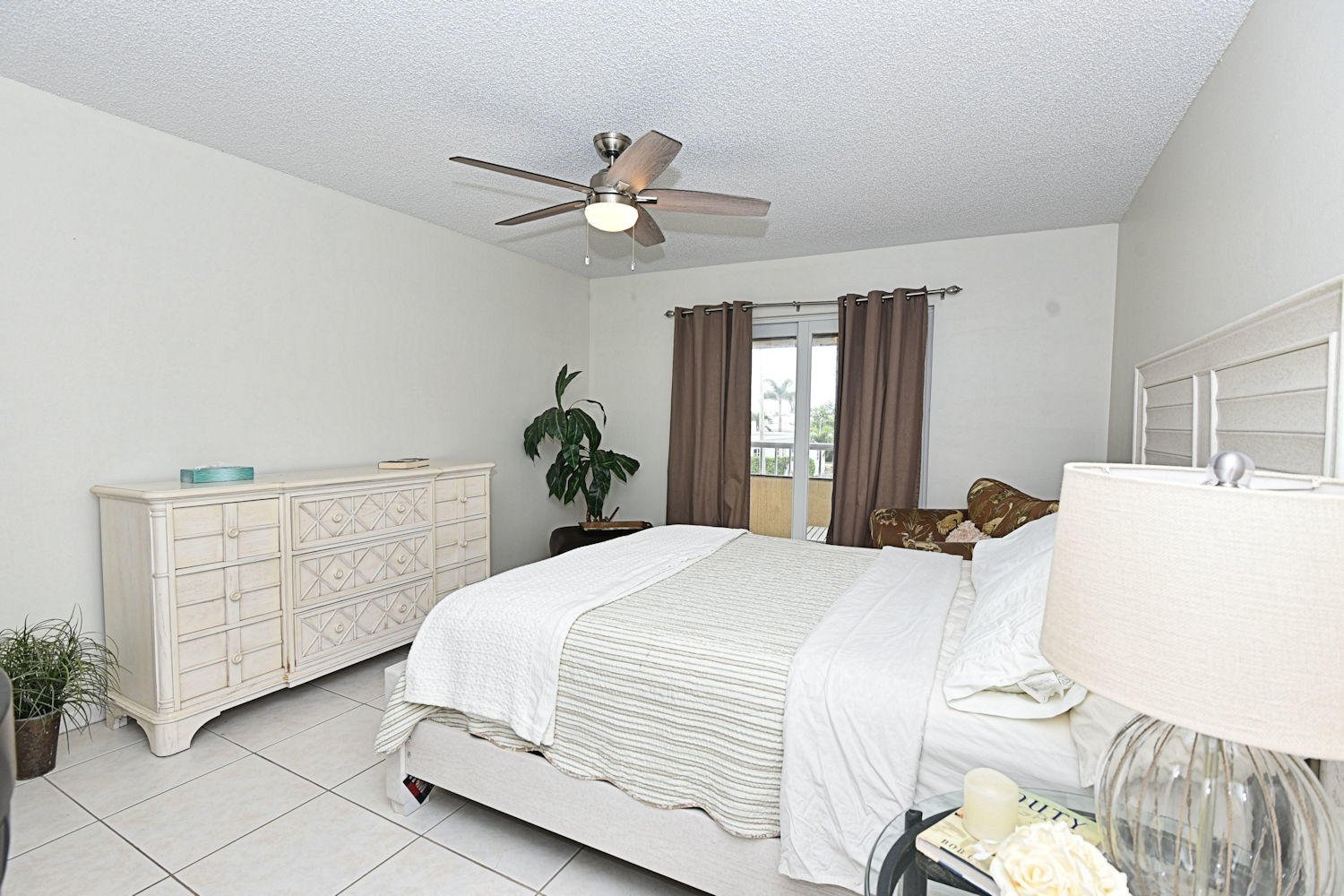 1100 Surf Road, Unit 216 Riviera Beach, FL 33404 - Photo 7 of 19 Master bedroom