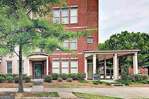 737 Liberty Commons Drive Northwest Atlanta, GA 30314 - Photo 1 of 6