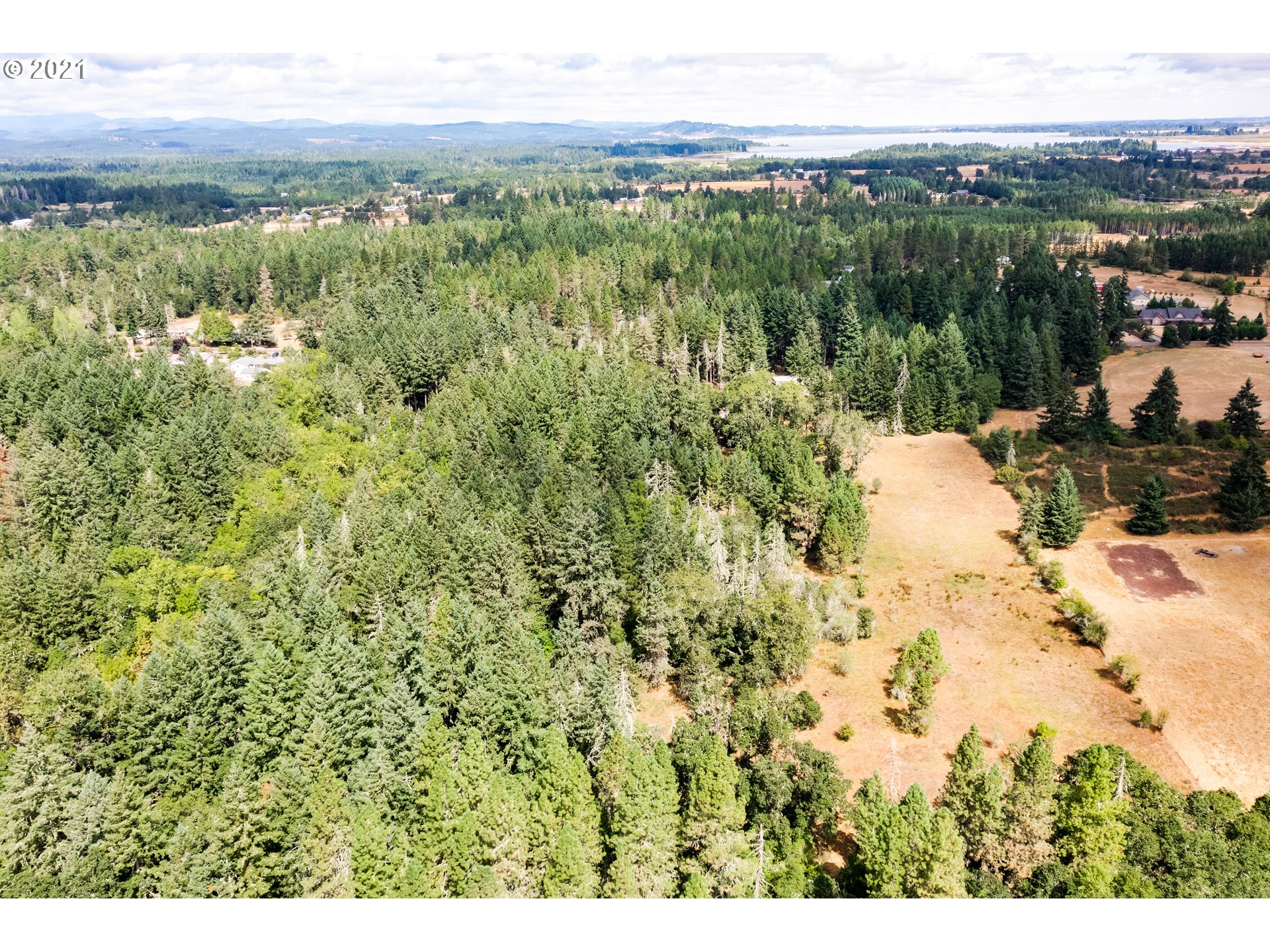 26174 Fleck Road Veneta, OR 97487 - Photo 8 of 13 Gallery Image 8