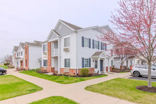 $210,000 | 154 Bertram Drive, Unit P, Yorkville, IL 60560