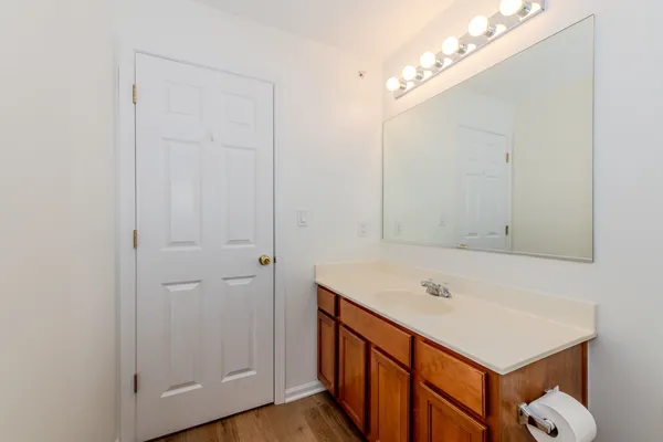 $210,000 | 154 Bertram Drive, Unit P, Yorkville, IL 60560