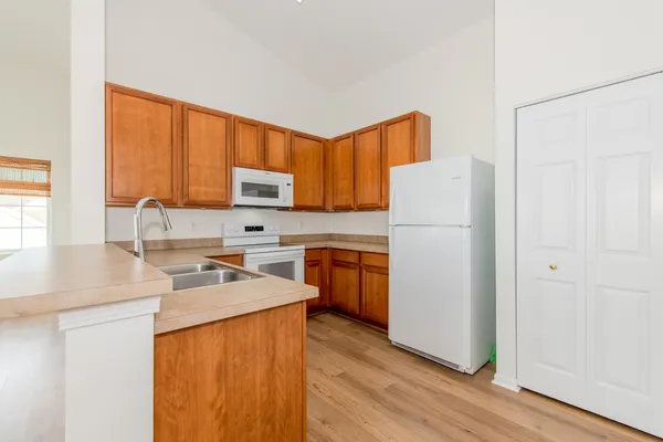 $210,000 | 154 Bertram Drive, Unit P, Yorkville, IL 60560