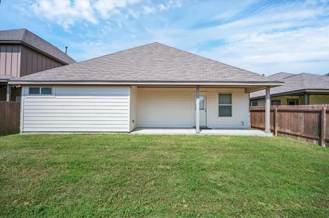 $2,750 | 1909 Goldilocks Lane, Manchaca, TX 78652