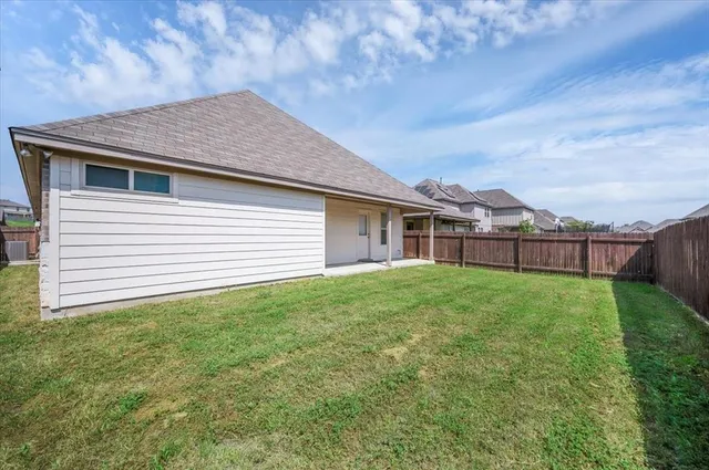 $2,750 | 1909 Goldilocks Lane, Manchaca, TX 78652