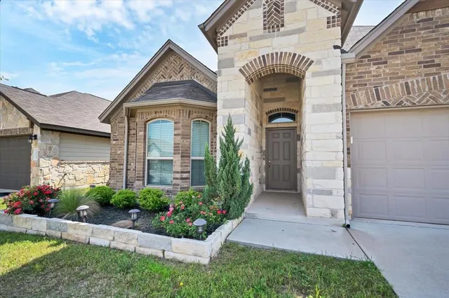 $2,750 | 1909 Goldilocks Lane, Manchaca, TX 78652