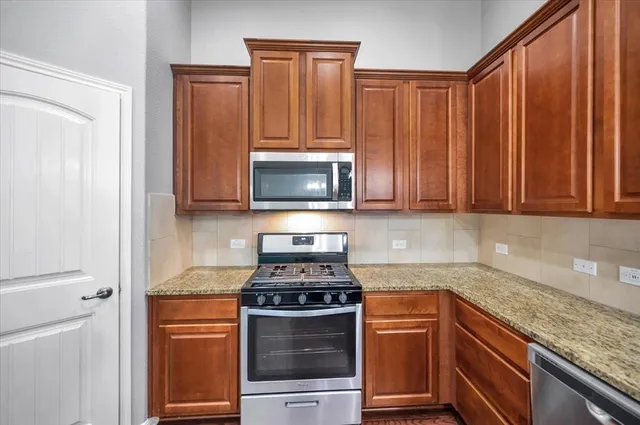 $2,750 | 1909 Goldilocks Lane, Manchaca, TX 78652