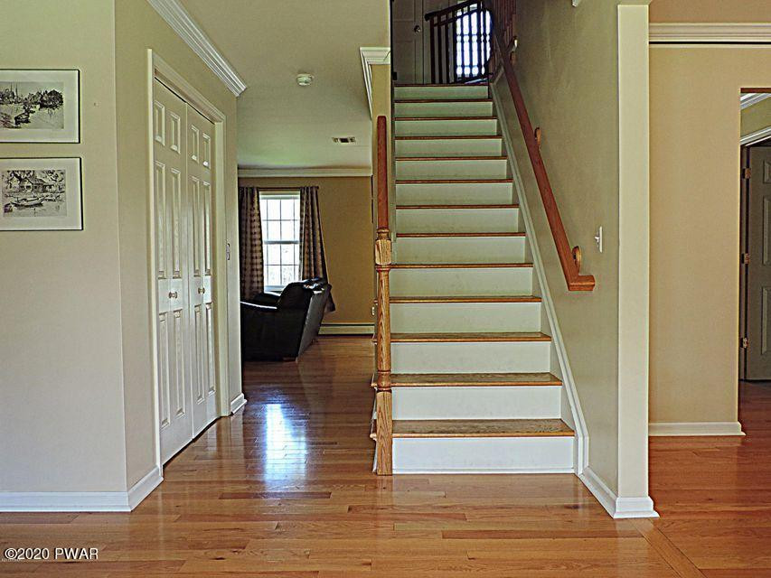 109 Foxtail Road Greeley, PA 18425 - Photo 2 of 17
