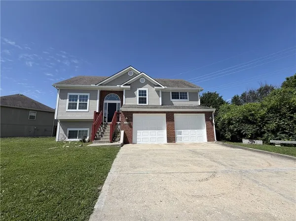 $425,000 | 5101 Northwest 93rd Street, Kansas City, MO 64154