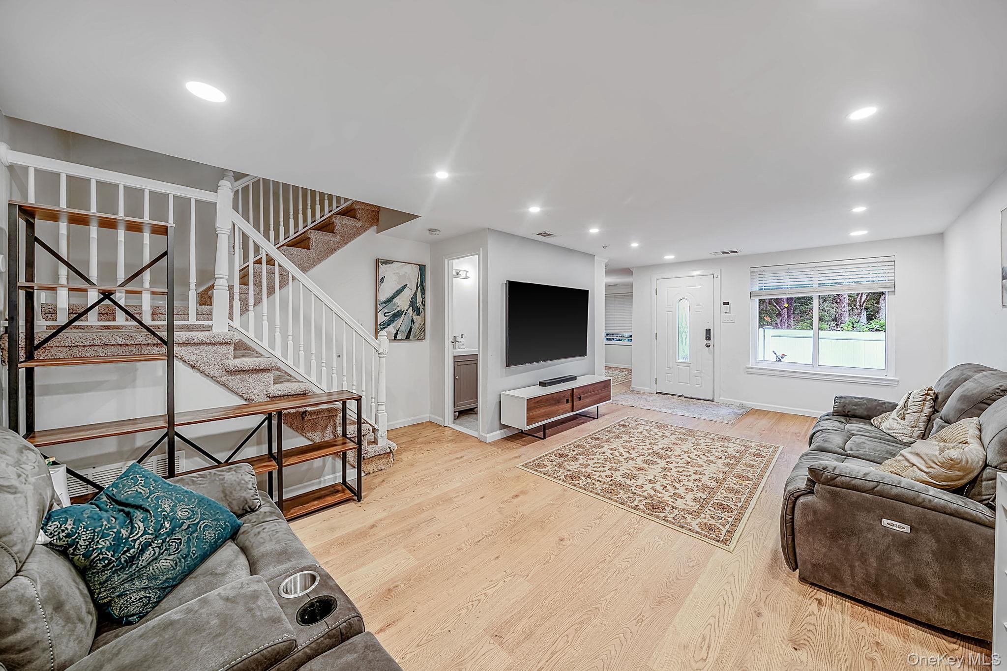 577 Blue Ridge Drive Medford, NY 11763 - Photo 4 of 36
