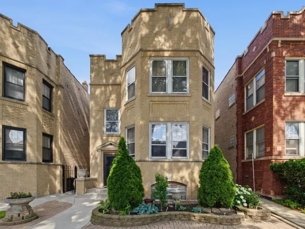 $699,000 | 5725 North Artesian Avenue, Chicago, IL 60659