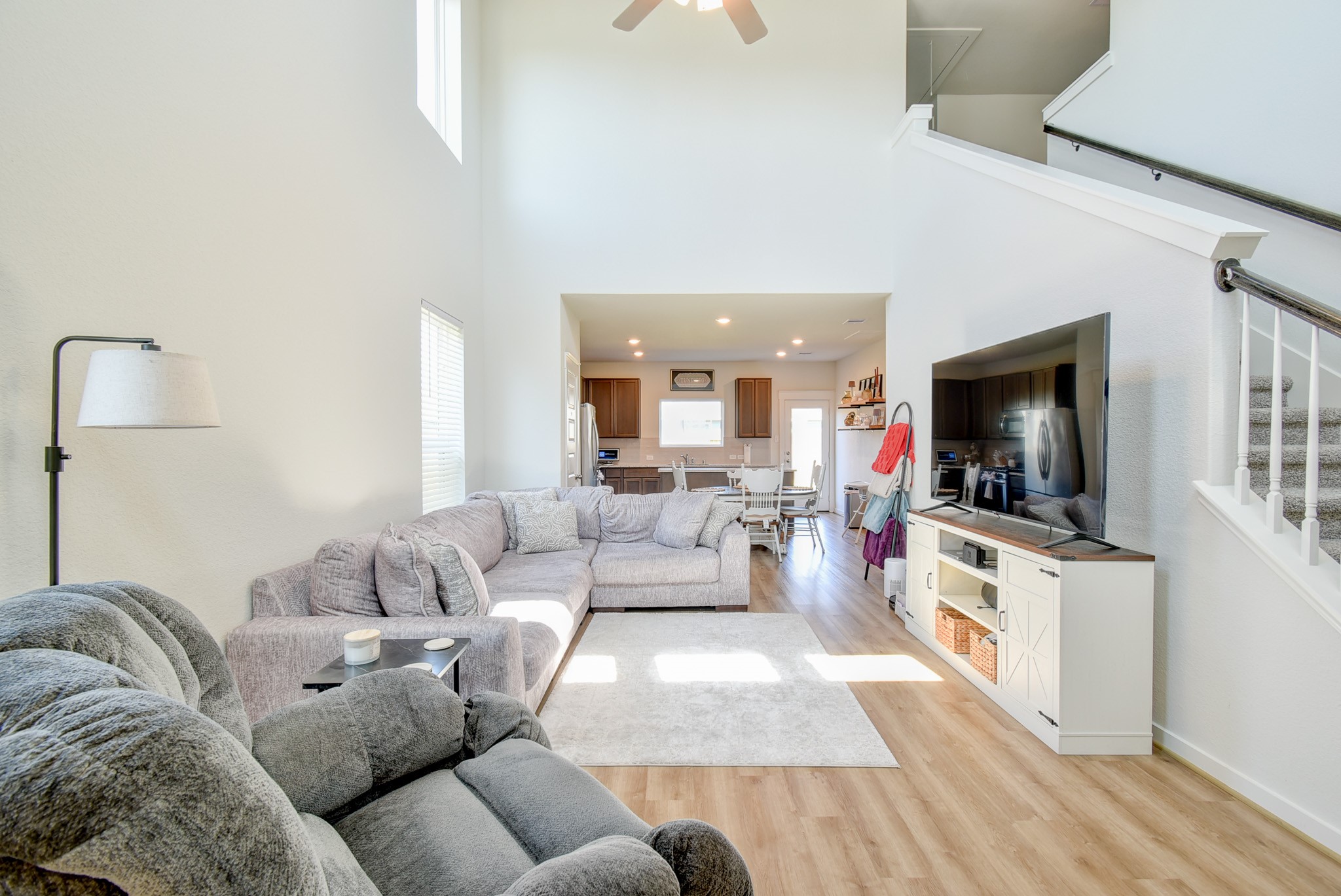 205 Laura Leigh Lane Angleton, TX 77515 - Photo 3 of 29