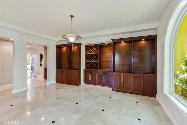 a view of entryway with window