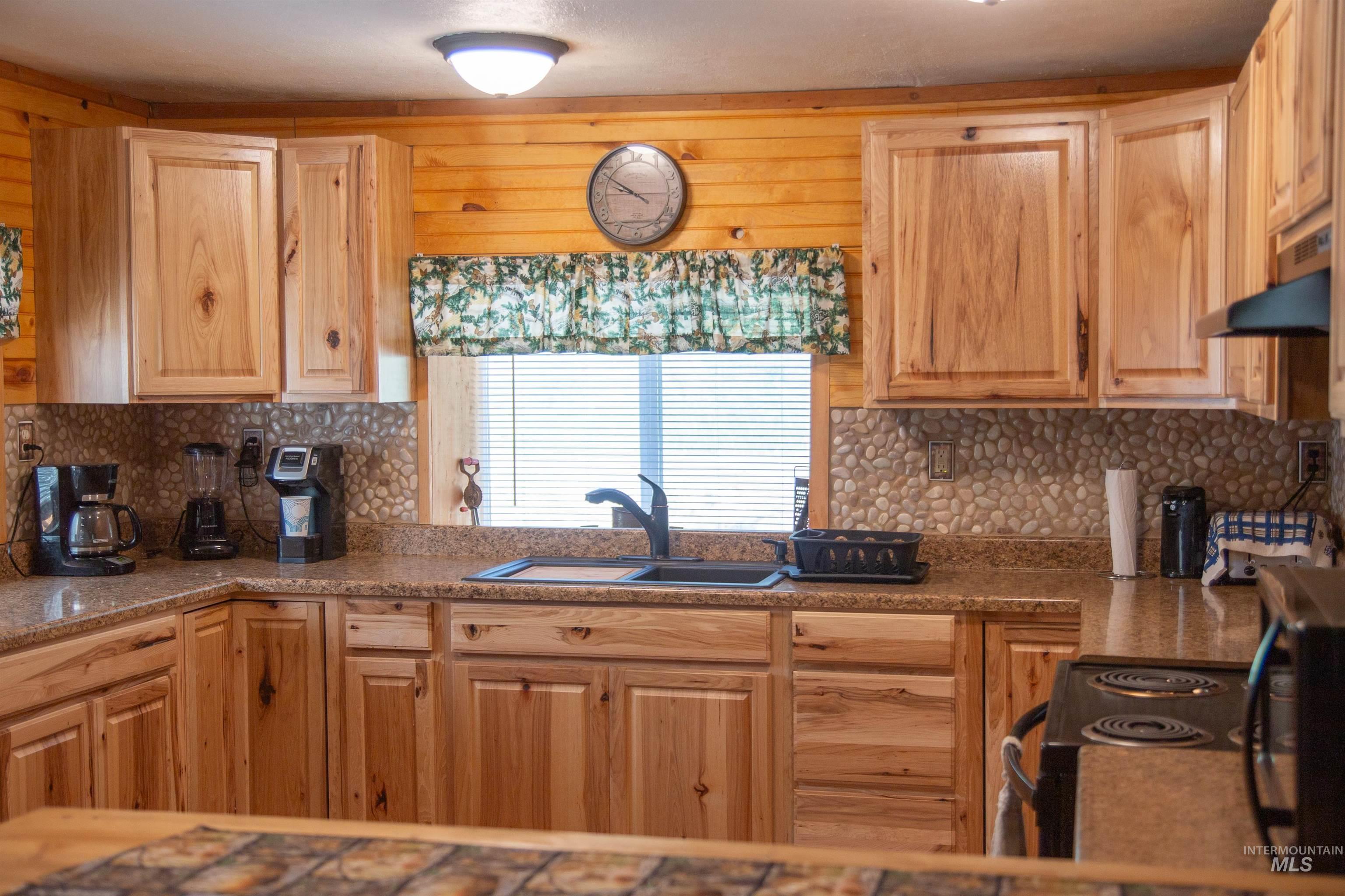 598 West Mountain Road Cascade, ID 83611 - Photo 10 of 24
