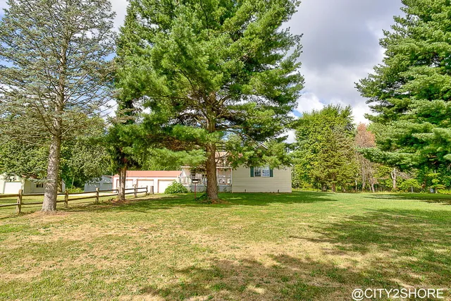 $925,000 | 9905 52nd Avenue, Allendale, MI 49401