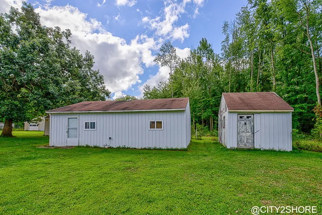 $925,000 | 9905 52nd Avenue, Allendale, MI 49401